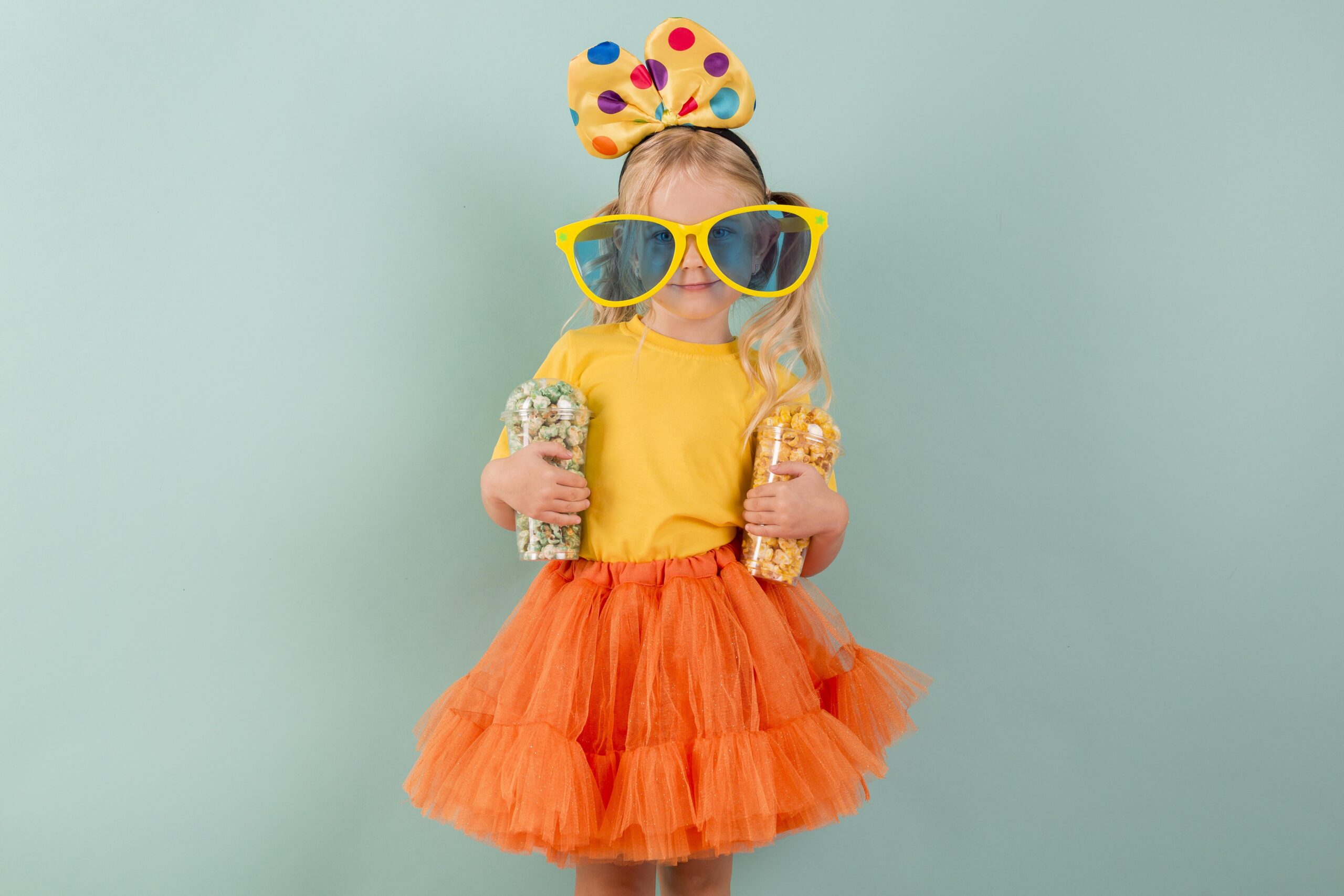 little-girl-with-candy-and-big-sunglasses little-girl-with-candy-and-big-sunglasses